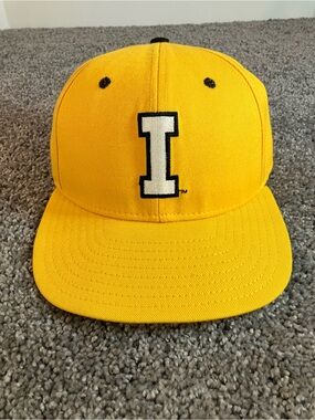 Vintage Iowa Hawkeyes Hat Size 7 1/2 Fitted NCAA DeLong Sports Cap Yellow